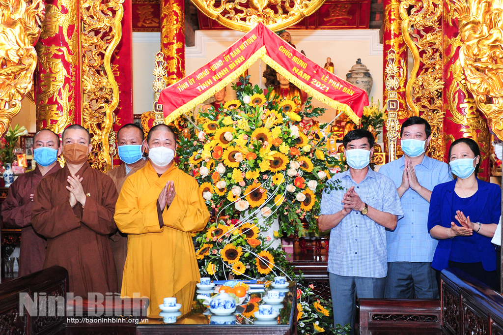 Thăm, chúc mừng nhân dịp Đại lễ Phật Đản