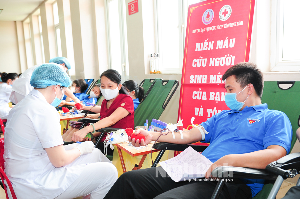 Chương trình "Giọt hồng tình nguyện" thu được 470 đơn vị máu