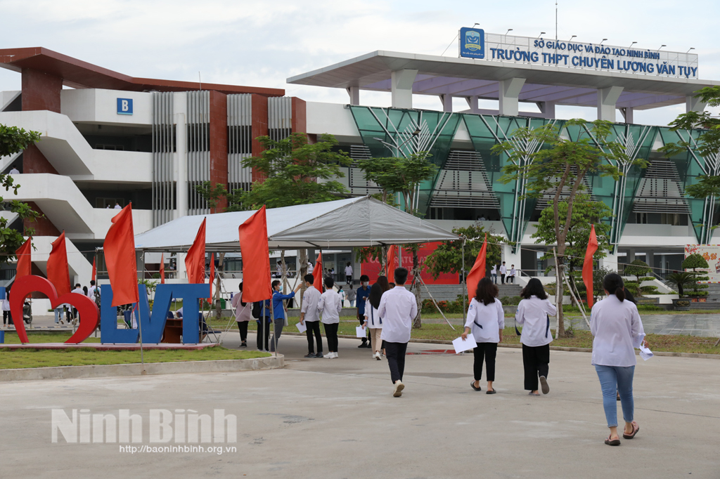 10 thí sinh vắng thi sau buổi thi đầu tiên
