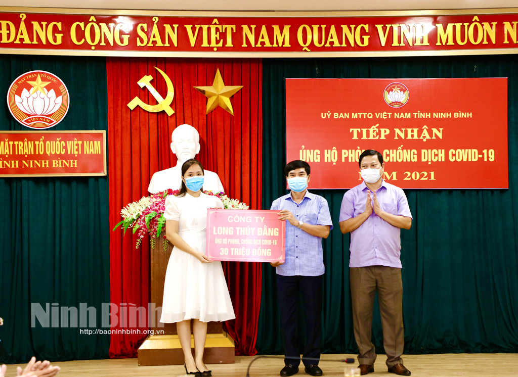 MTTQ Việt Nam tỉnh tiếp nhận ủng hộ phòng, chống dịch COVID-19