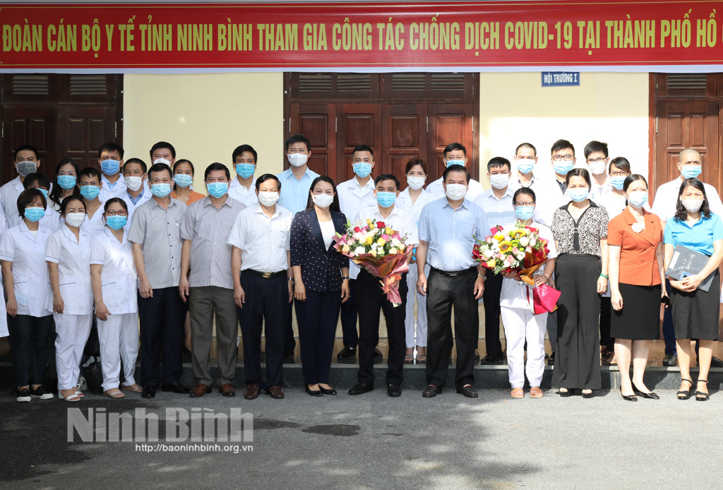 Ninh Binh's medics set off for Ho Chi Minh city to support COVID-19 fight