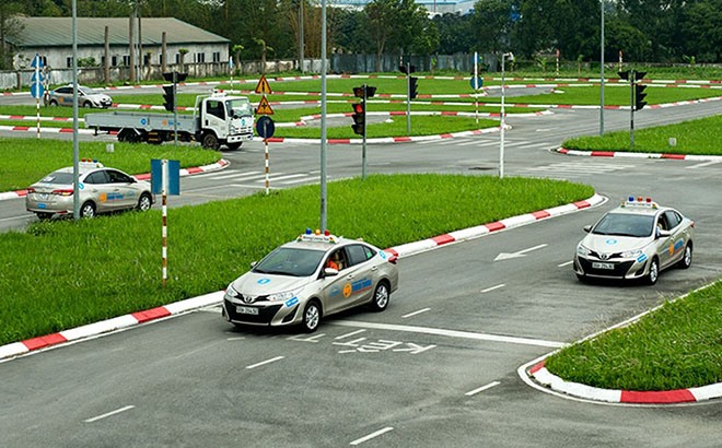 Nghiêm cấm học viên tự lái xe ra đường