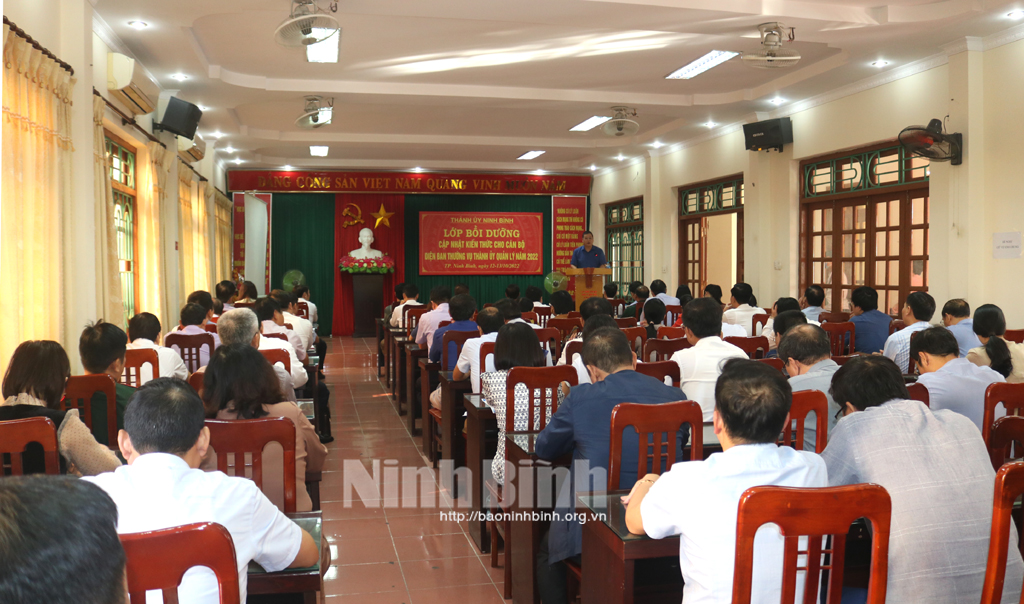 Ninh Bình khai giảng lớp bồi dưỡng, cập nhật kiến thức cho cán bộ diện Ban Thường vụ Thành ủy quản lý