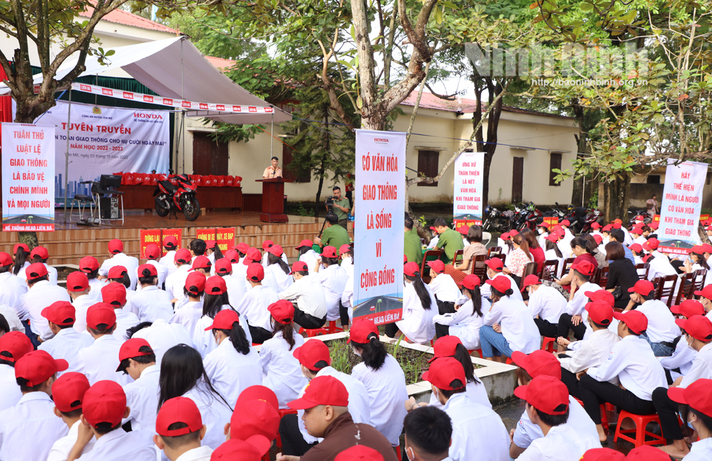 Tuyên truyền pháp luật về giao thông cho học sinh Trung tâm GDNN - GDTX huyện Yên Mô