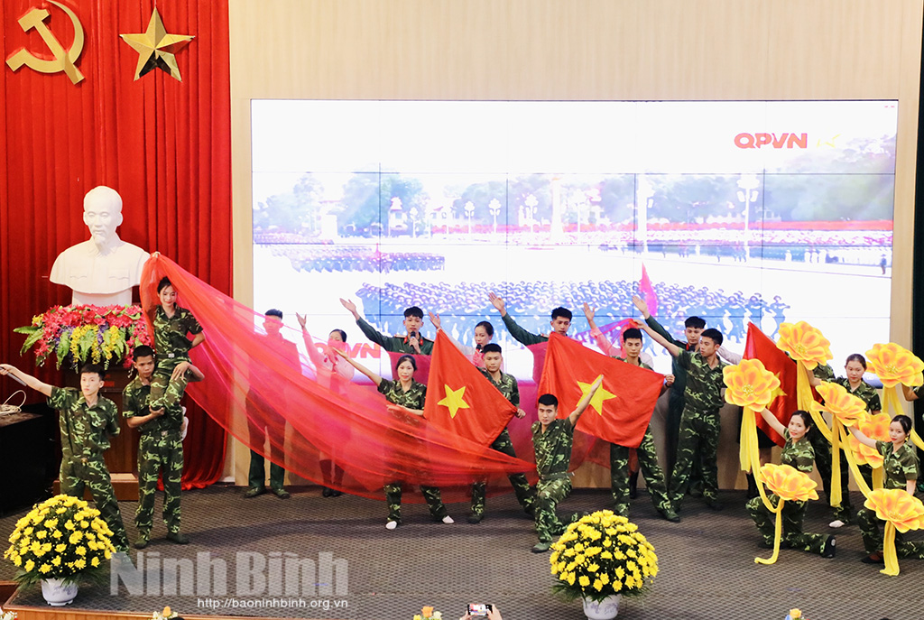Thành phố Ninh Bình gặp mặt cán bộ quân đội nghỉ hưu, nghỉ công tác trên địa bàn