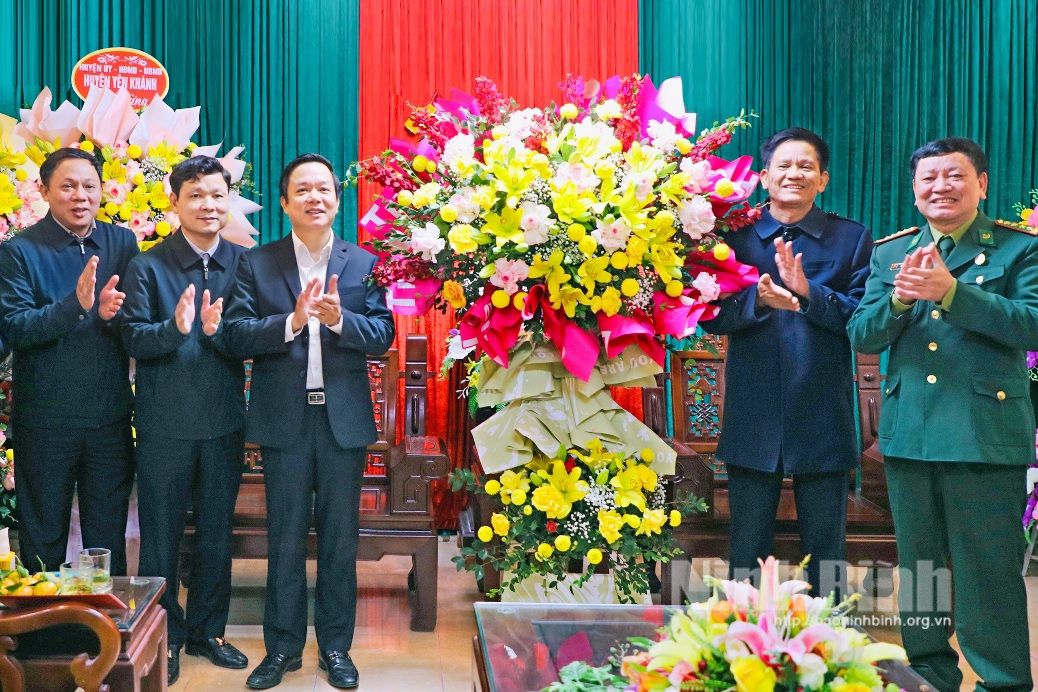Đồng chí Chủ tịch UBND tỉnh chúc mừng Hội Cựu chiến binh tỉnh