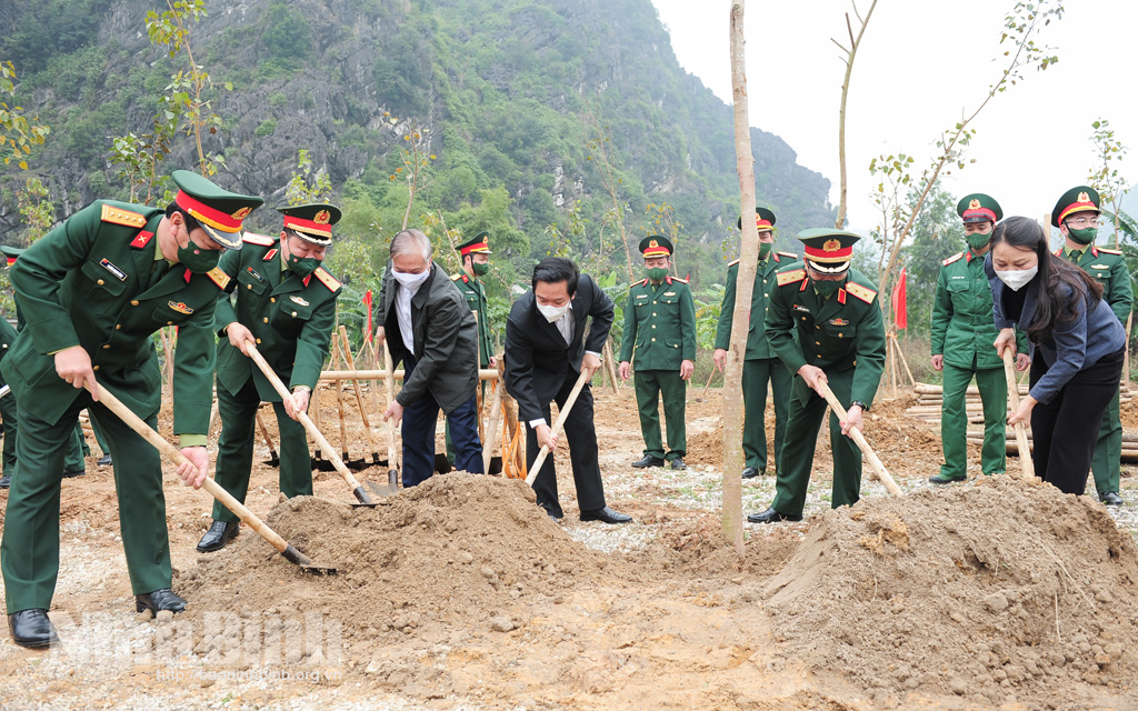 Military Region 3 launches tree-planting festival in Ninh Binh