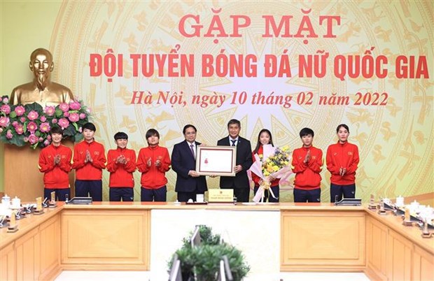 Prime Minister meets Vietnamese women's football team