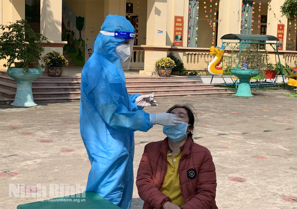 Nâng cao ý thức phòng bệnh, tránh tâm lý "ai rồi cũng sẽ là F0"