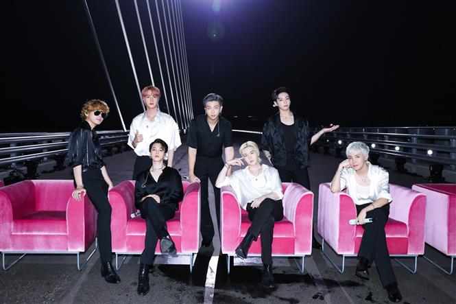 Nhóm nhạc đình đám Hàn Quốc BTS lập kỷ lục trong lịch sử Billboard