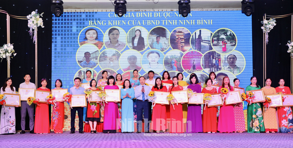 [Video] Biểu dương gia đình công nhân, viên chức, lao động tiêu biểu giai đoạn 2018- 2022