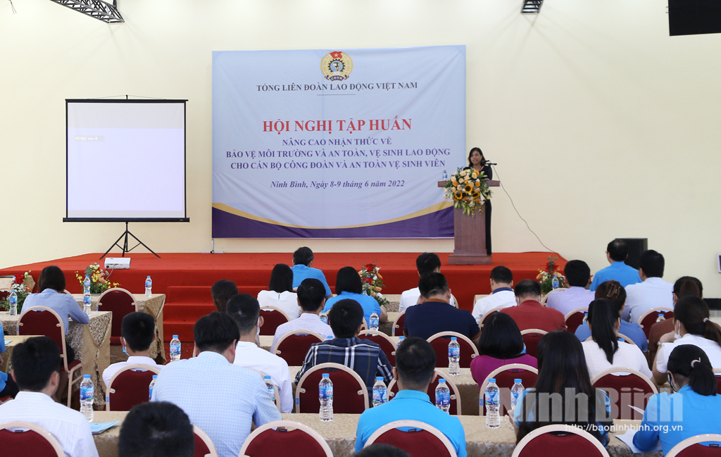 Tập huấn nâng cao nhận thức về bảo vệ môi trường và an toàn vệ sinh lao động