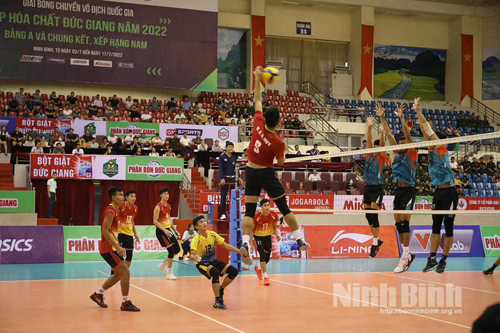 Giải bóng chuyền vô địch quốc gia Cúp Hóa chất Đức Giang: Tràng An Ninh Bình thắng Biên phòng 3-2 ở tứ kết