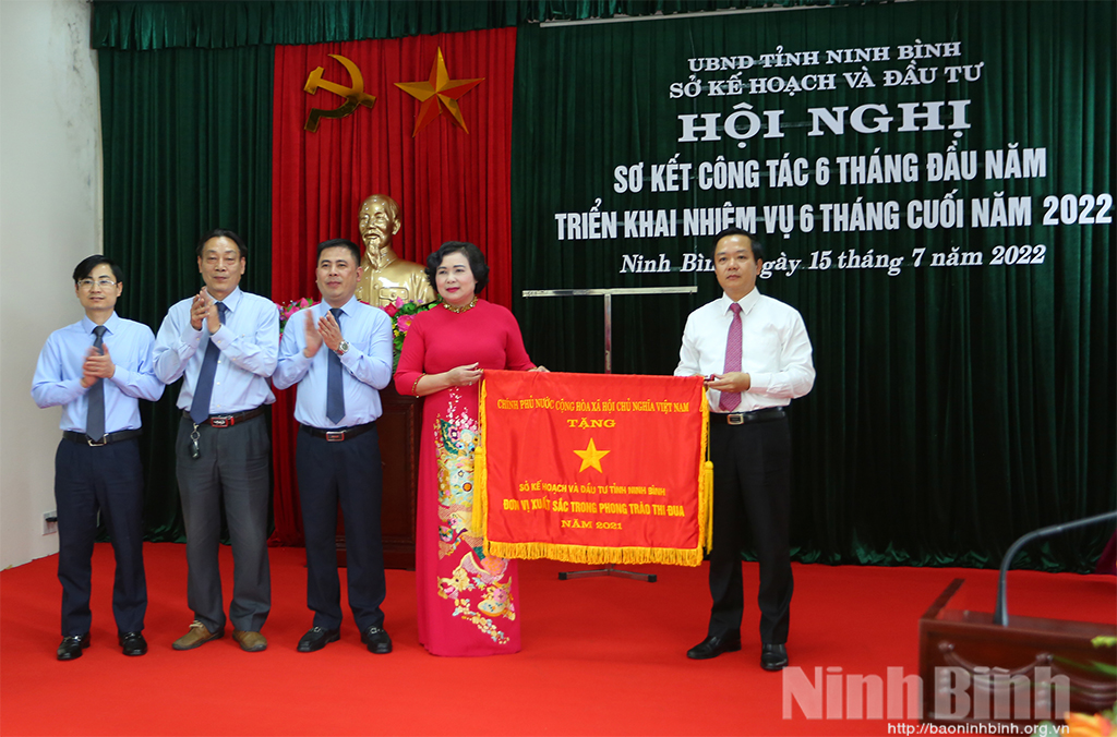 [Video] Sở Kế hoạch và Đầu tư sơ kết công tác 6 tháng đầu năm và đón nhận Cờ thi đua của Chính phủ