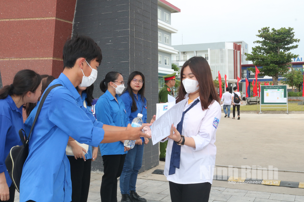 Gần 1.000 đoàn viên thanh niên tham gia tiếp sức mùa thi