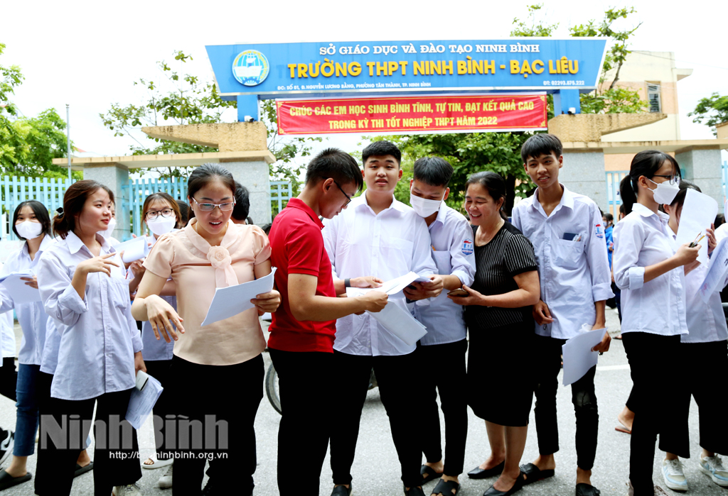 Thí sinh phấn khởi trong ngày đầu diễn ra kỳ thi tốt nghiệp THPT 2022
