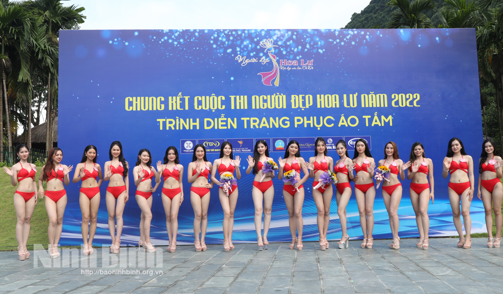 [Video] Thí sinh người đẹp Hoa Lư trình diễn trang phục áo tắm