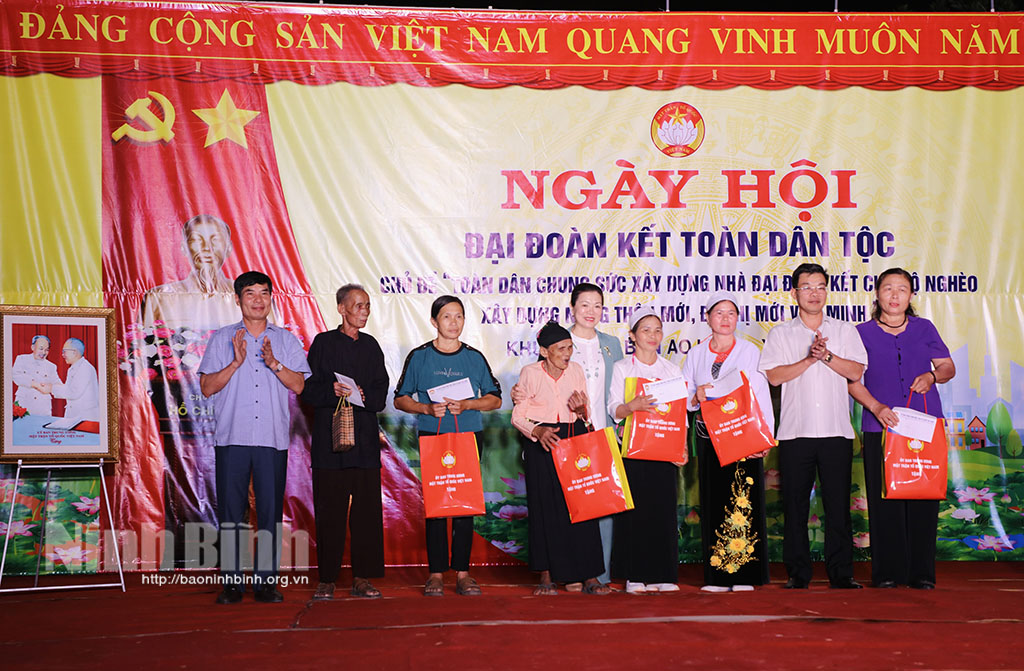 Đồng chí Phó Chủ tịch Ủy ban Trung ương MTTQ Việt Nam dự Ngày hội Đại đoàn kết toàn dân tộc ở bản Ao Lươn