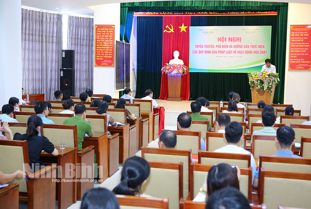 Tuyên truyền, phổ biến pháp luật về hóa chất trong ngành công nghiệp