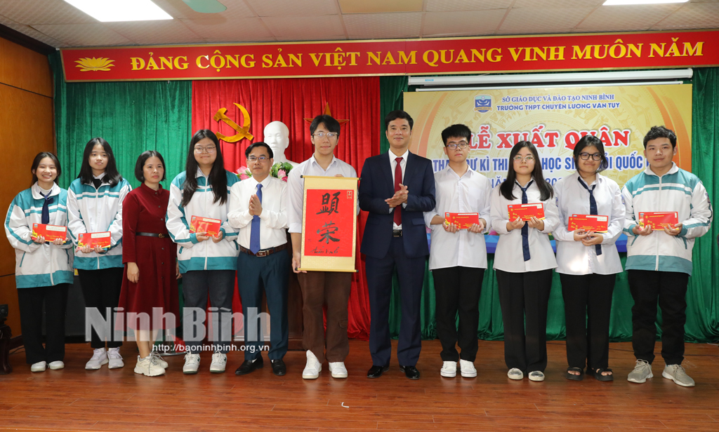 Lễ xuất quân tham dự Kỳ thi học sinh giỏi quốc gia năm học 2023 2024 ...