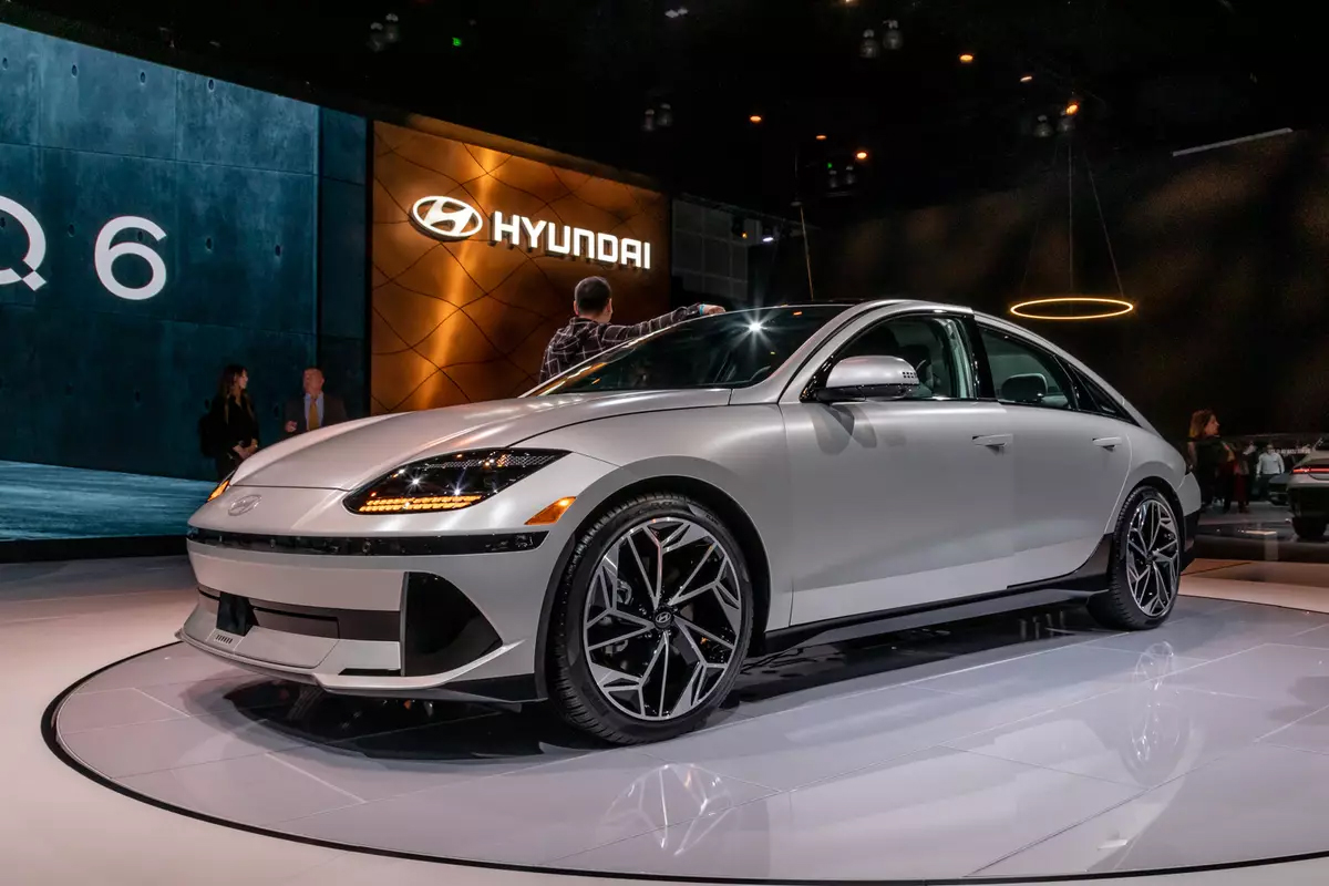 Mẫu xe điện mới của Hyundai đoạt giải 'Ô tô của năm' 2023