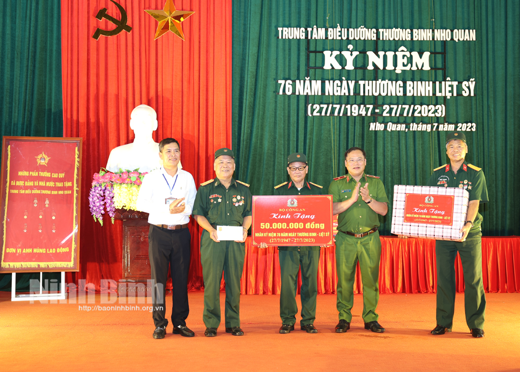 Thứ trưởng Bộ Công an thăm, tặng quà Trung tâm Điều dưỡng thương binh Nho Quan