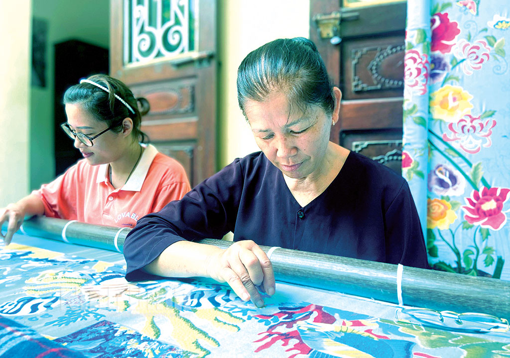 "Giữ lửa" nghề thêu