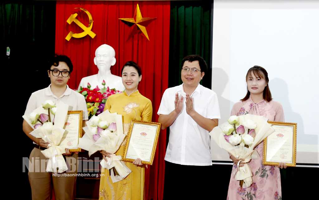 "Sen Hoa Lư- Ninh Bình" đã có nhãn hiệu chứng nhận