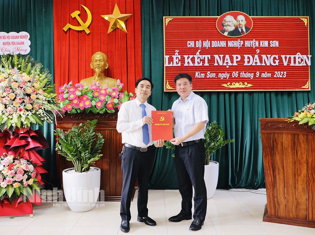 Chi bộ Hội Doanh nghiệp huyện Kim Sơn kết nạp đảng viên mới