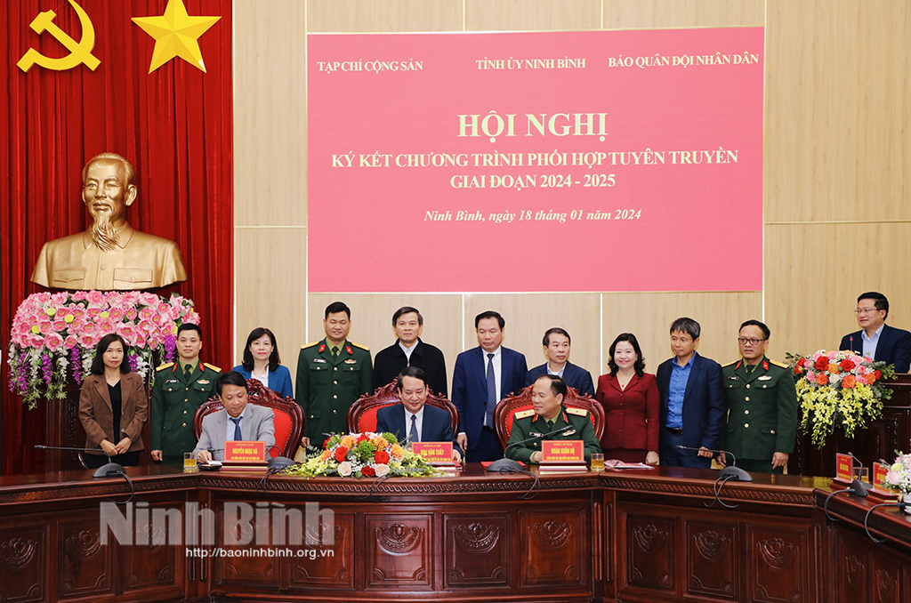Ký kết Chương trình phối hợp tuyên truyền giữa tỉnh Ninh Bình và Tạp chí Cộng sản, Báo Quân đội Nhân dân giai đoạn 2024-2025