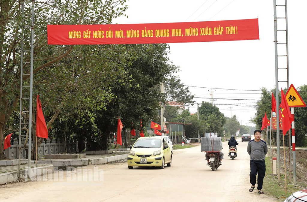Xuân về xã an toàn khu Gia Phong
