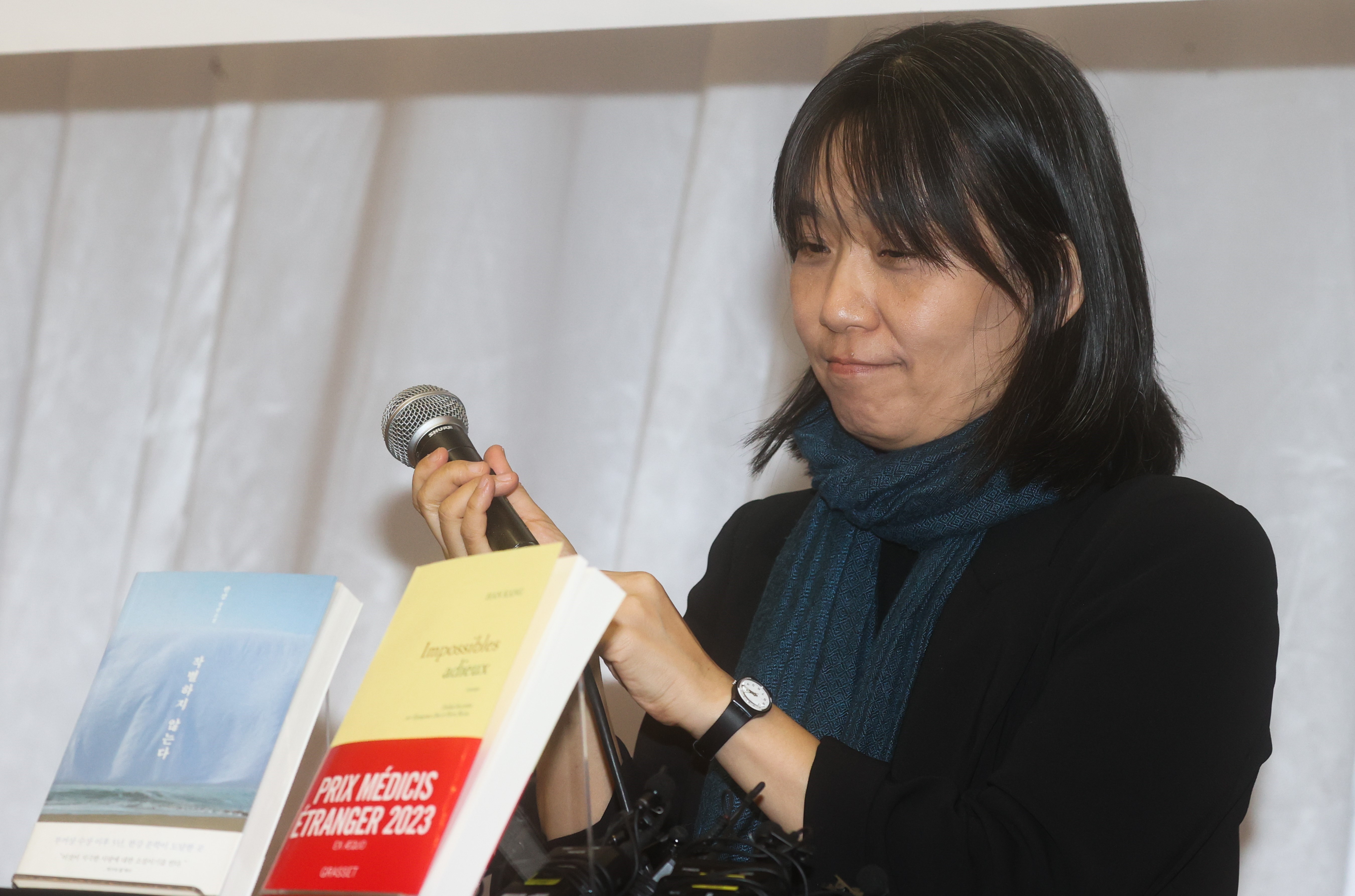 Giải Nobel Văn học gọi tên nữ nhà văn Han Kang với những áng văn xuôi "giàu chất thơ mãnh liệt"