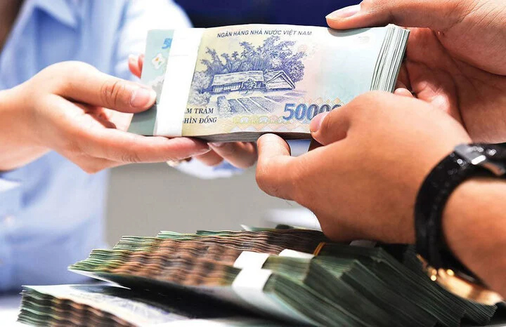 Sau Tết, lãi suất nhiều ngân hàng tiếp tục dò đáy