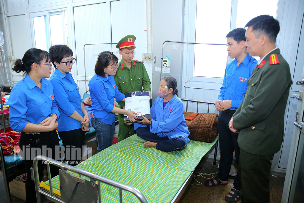Mang yêu thương đến bệnh nhân có hoàn cảnh khó khăn