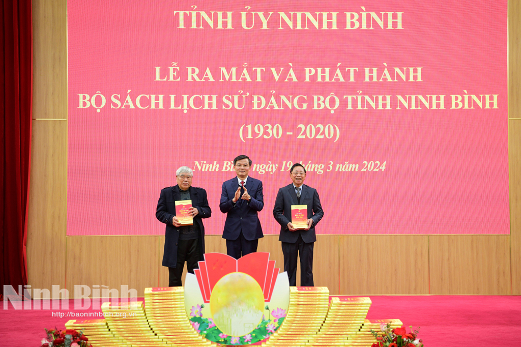 Lễ ra mắt và phát hành bộ sách Lịch sử Đảng bộ tỉnh Ninh Bình (1930-2020)