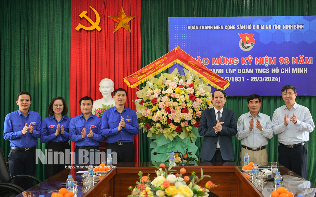 [Video] Đồng chí Phó Bí thư Thường trực Tỉnh ủy chúc mừng cơ quan Tỉnh đoàn nhân ngày truyền thống