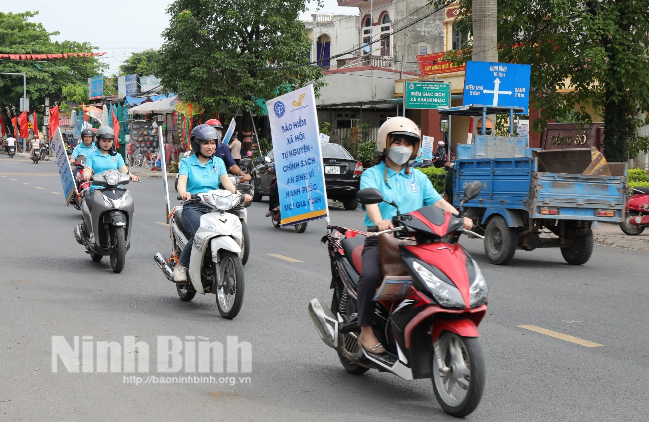 Yên Khánh ra quân tuyên truyền, vận động nhân dân tham gia BHYT, BHXH tự nguyện