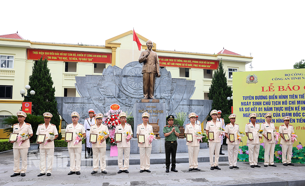 Công an tỉnh tổ chức Lễ báo công, tuyên dương điển hình tiên tiến nhân kỷ niệm 134 năm Ngày sinh Chủ tịch Hồ Chí Minh