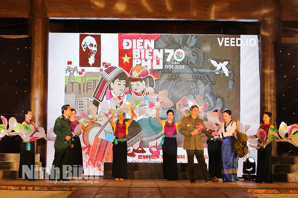 Chương trình nghệ thuật "Vang mãi bản hùng ca" chào mừng kỷ niệm 70 năm Chiến thắng Điện Biên Phủ