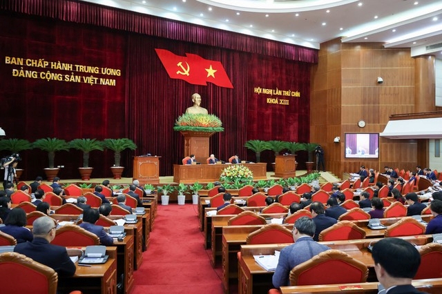 Về thẩm quyền của người đứng đầu trong việc tạm đình chỉ công tác với cán bộ cấp dưới