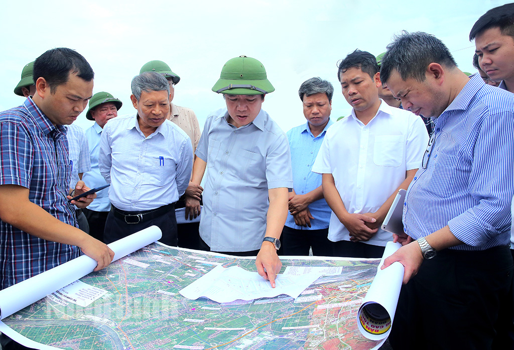Provincial leader inspects preparation for Ninh Binh - Hai Phong expressway project
