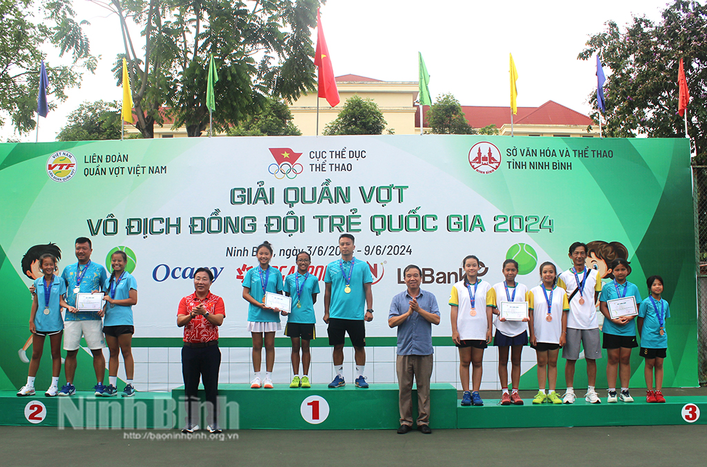 Hai tay vợt U12 Ninh Bình giành huy chương vàng Giải Quần vợt vô địch đồng đội trẻ quốc gia