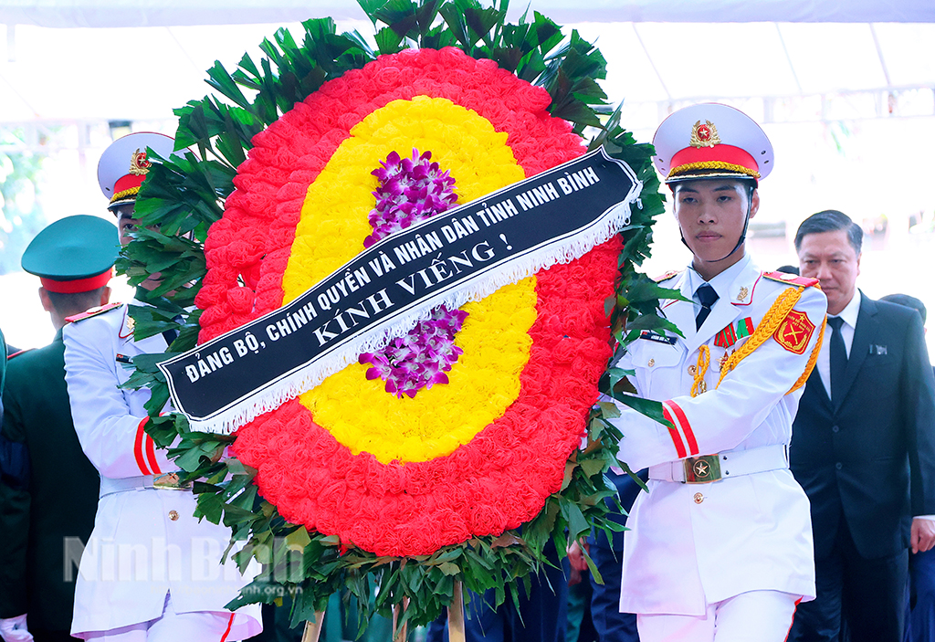 Đoàn đại biểu tỉnh Ninh Bình kính viếng đồng chí Tổng Bí thư Nguyễn Phú Trọng