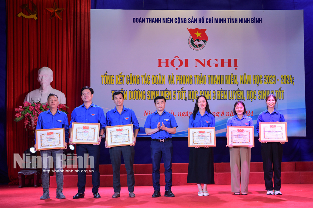 Triển khai công tác Đoàn và phong trào thanh niên trường học năm học 2024 - 2025