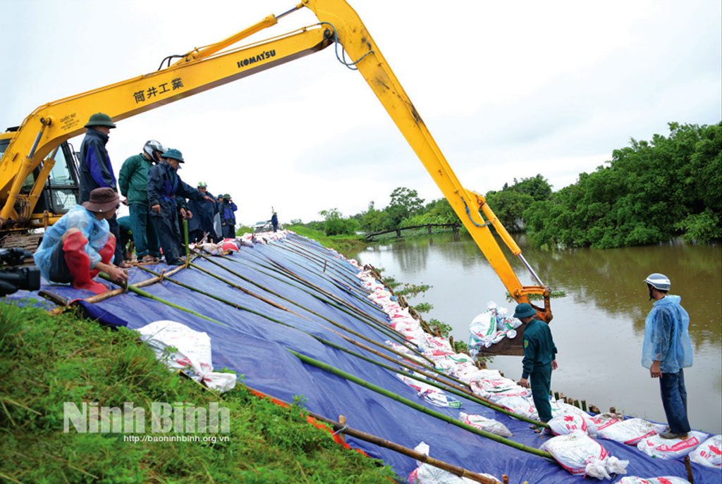 Bảo đảm an toàn hệ thống đê ứng phó với mưa lũ