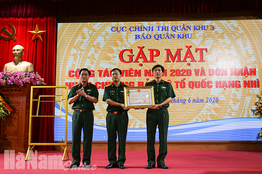 Báo Quân khu 3 tổ chức gặp mặt cộng tác viên và đón nhận Huân chương Bảo vệ Tổ quốc hạng Nhì