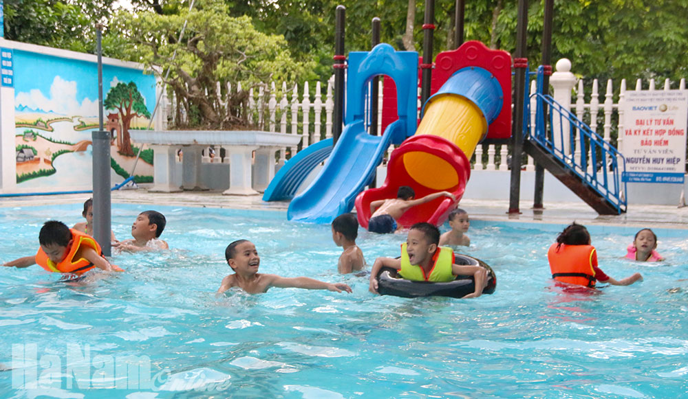 Cần nhiều bể bơi cho trẻ em