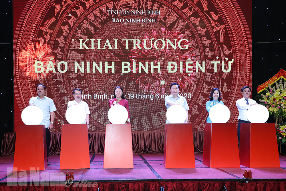 Khai trương Báo Ninh Bình điện tử