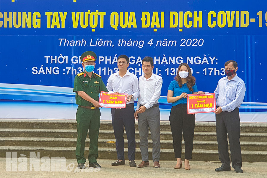 Những tấm lòng vàng mùa dịch