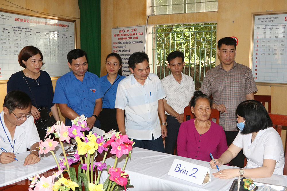 170 đối tượng chính sách, người có công xã Hợp Lý được khám bệnh, tư vấn và cấp phát thuốc miễn phí